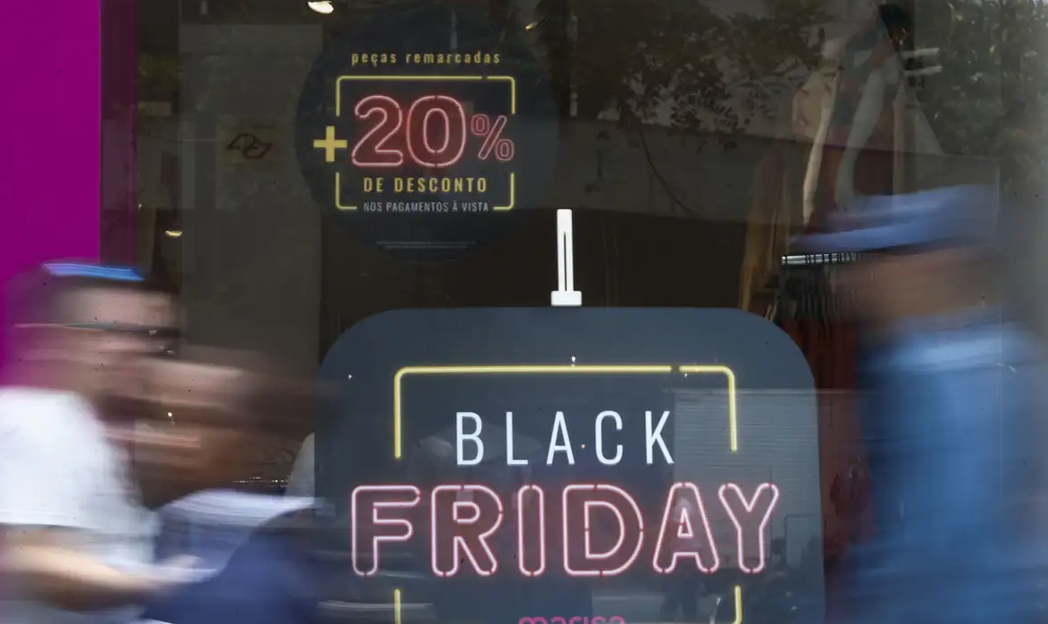 Black Friday: maioria dos consumidores deve gastar de R$ 201 a R$ 500